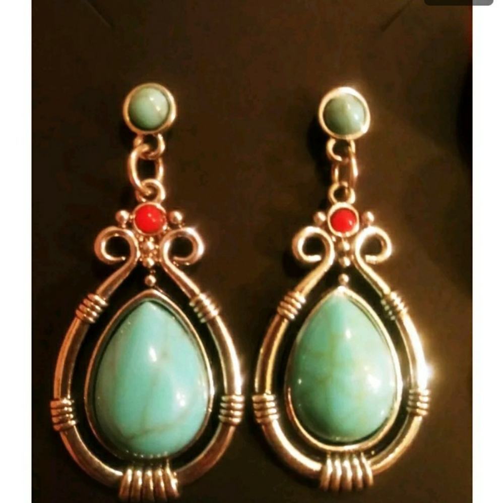 Dangle Earrings. Faux Torqiouse. Silvertone. New. Beautiful!